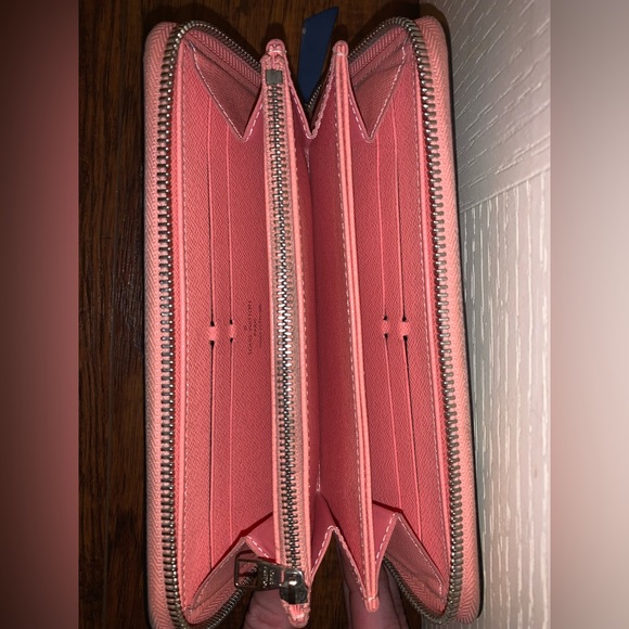 LV Limited Edition Epi Leather Purse/Wallet - Picture 4 of 8